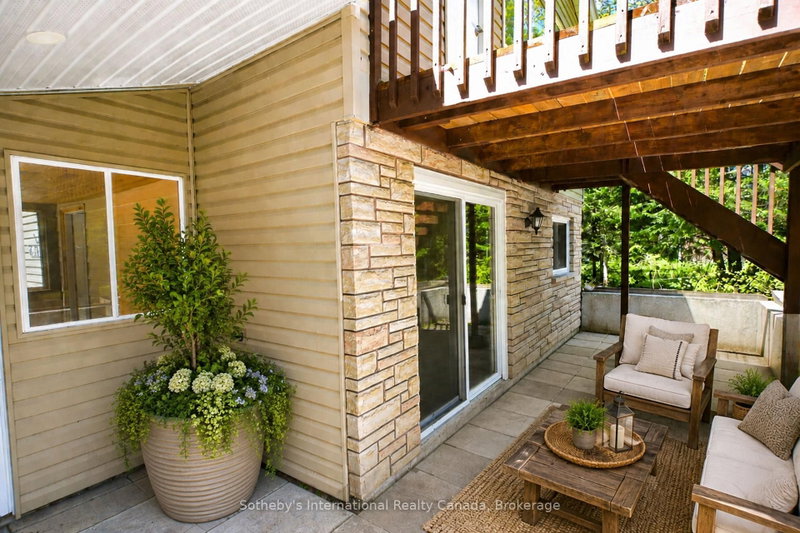 1072 Holiday Park Dr photo 5