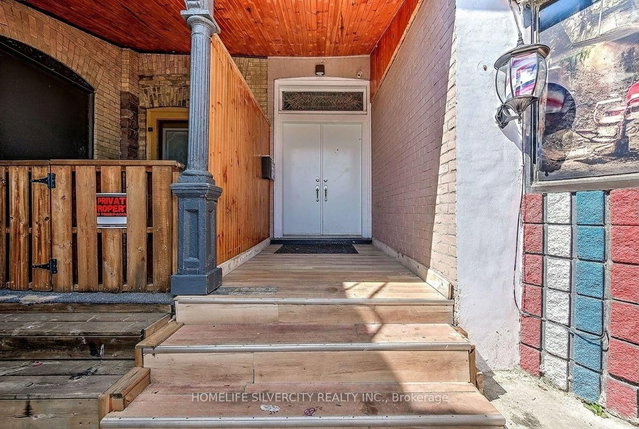 544 Dundas Street E
