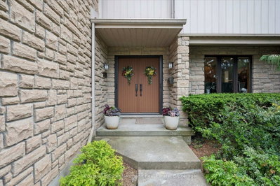 69 Woodland Glen Drive • Guelph, ON photo 3