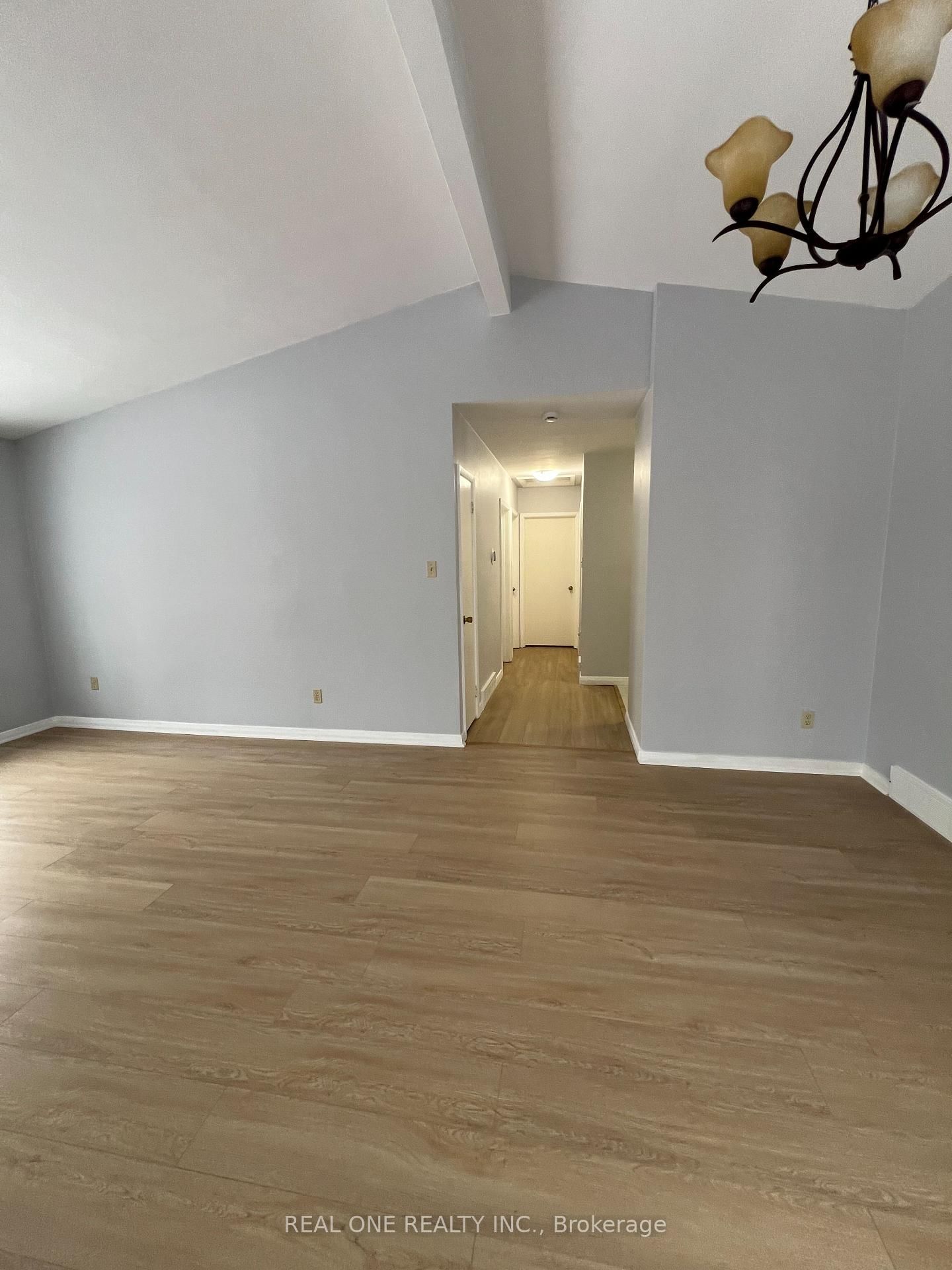 566 Middlewoods Drive, London North — photo 11