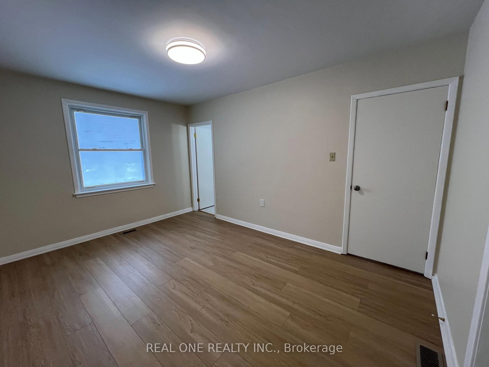 566 Middlewoods Drive, London North — photo 14