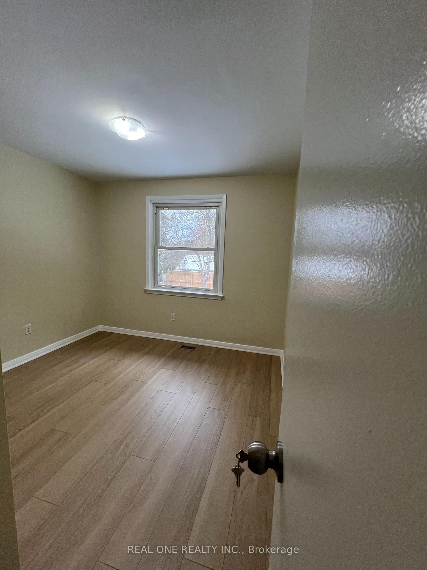 566 Middlewoods Drive, London North — photo 15