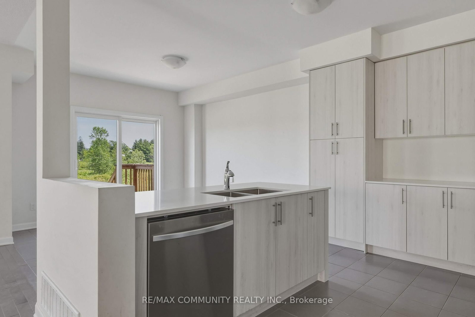 110 Oakmont Drive • Bath, ON photo 10