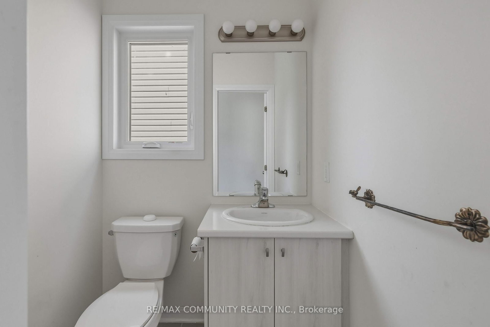 110 Oakmont Drive • Bath, ON photo 4