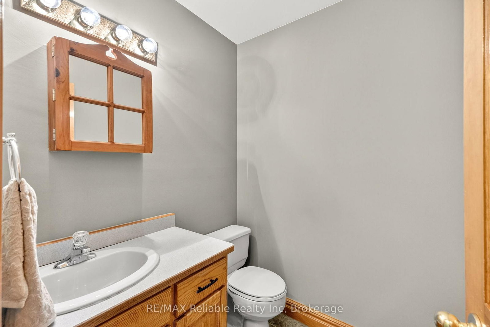 76 William Street • Huron East, ON photo 5