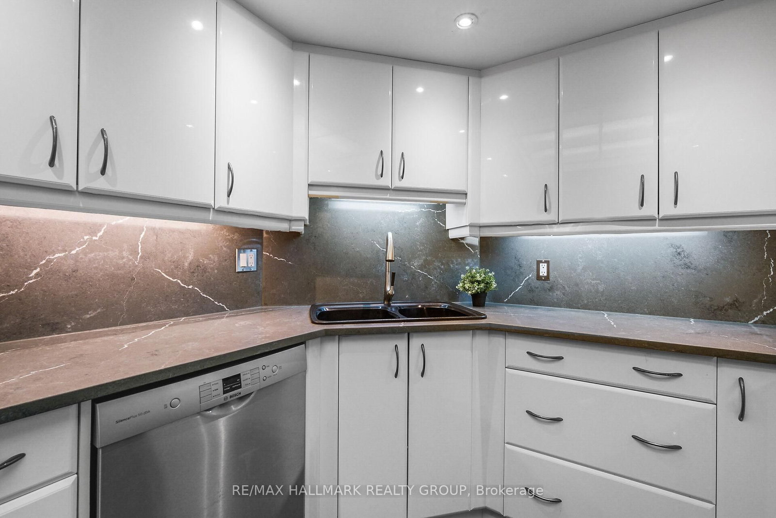 160 George Street • #1404 • Ottawa, ON photo 11
