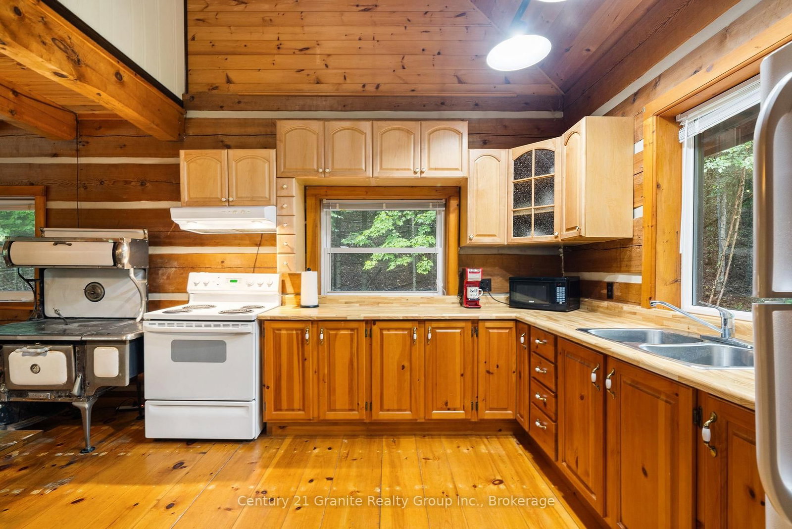 19221 Highway 118 • Highlands East, ON photo 21