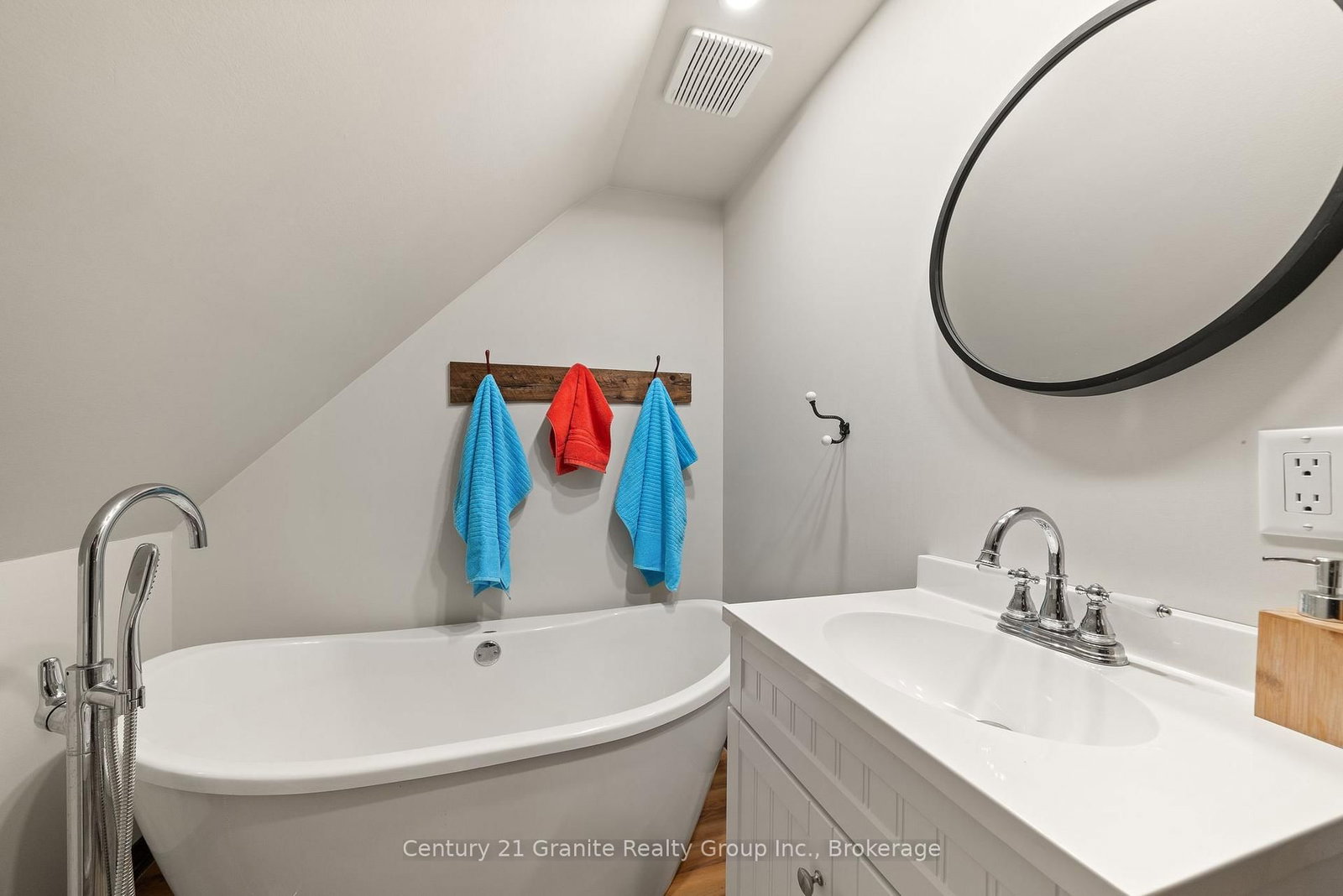 19221 Highway 118 • Highlands East, ON photo 40