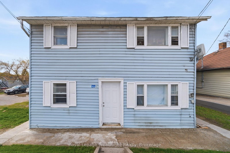 199 Dundas Street E