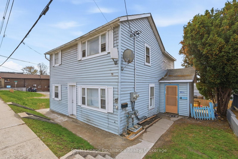 199 Dundas Street E