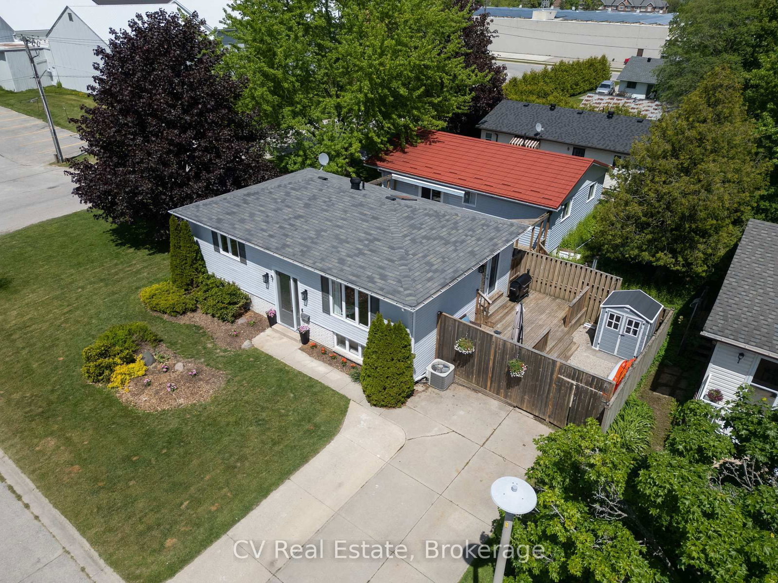 1 Birchwood Court • Meaford, ON photo 2