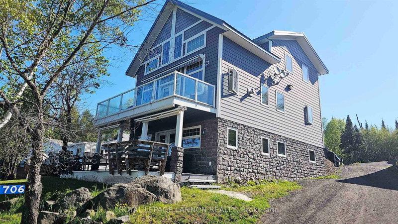 706 East Green Bay Road