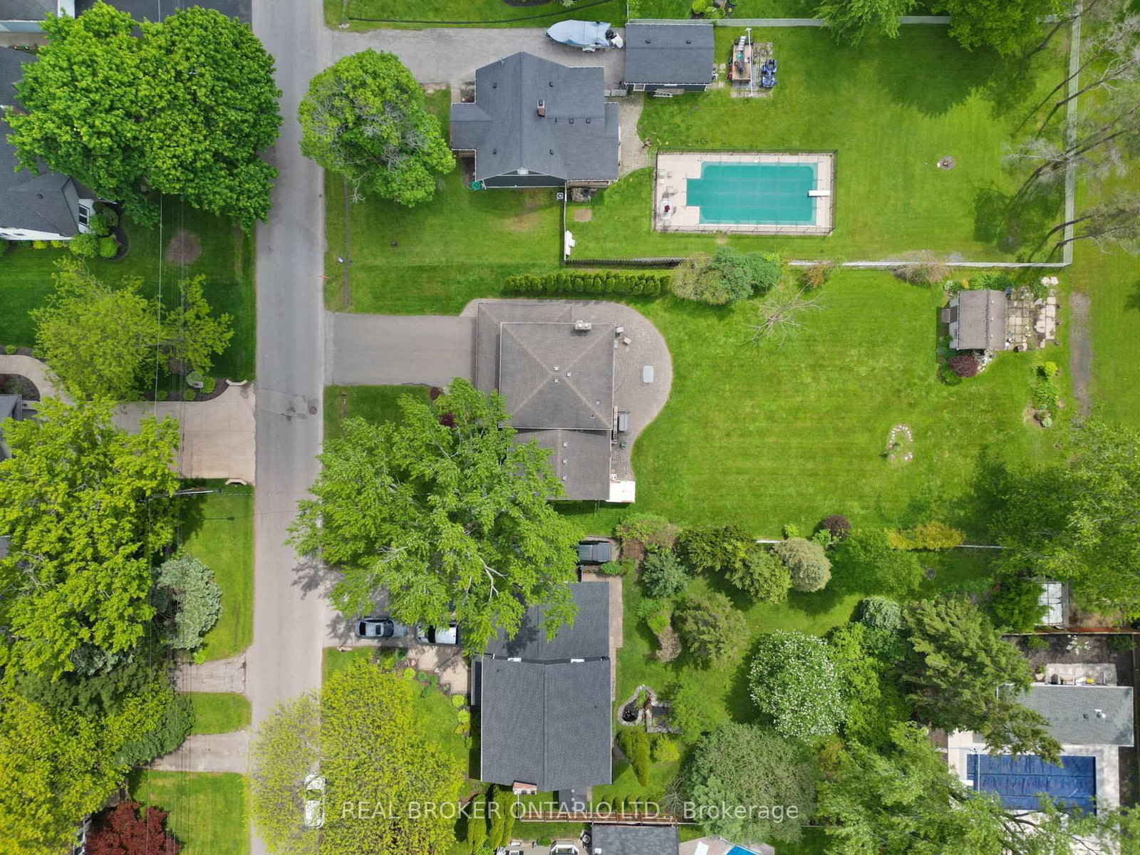 17 Montgomery Road • Welland, ON photo 8