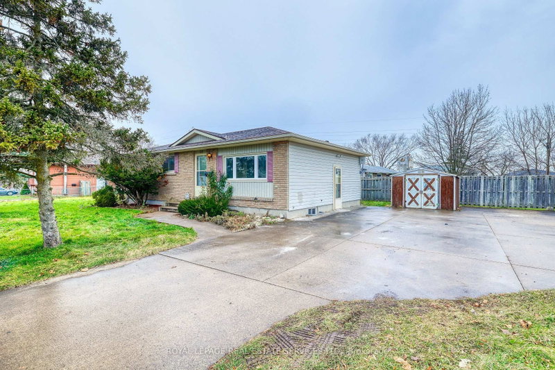 home for lease on 38 Deerfield Pkwy