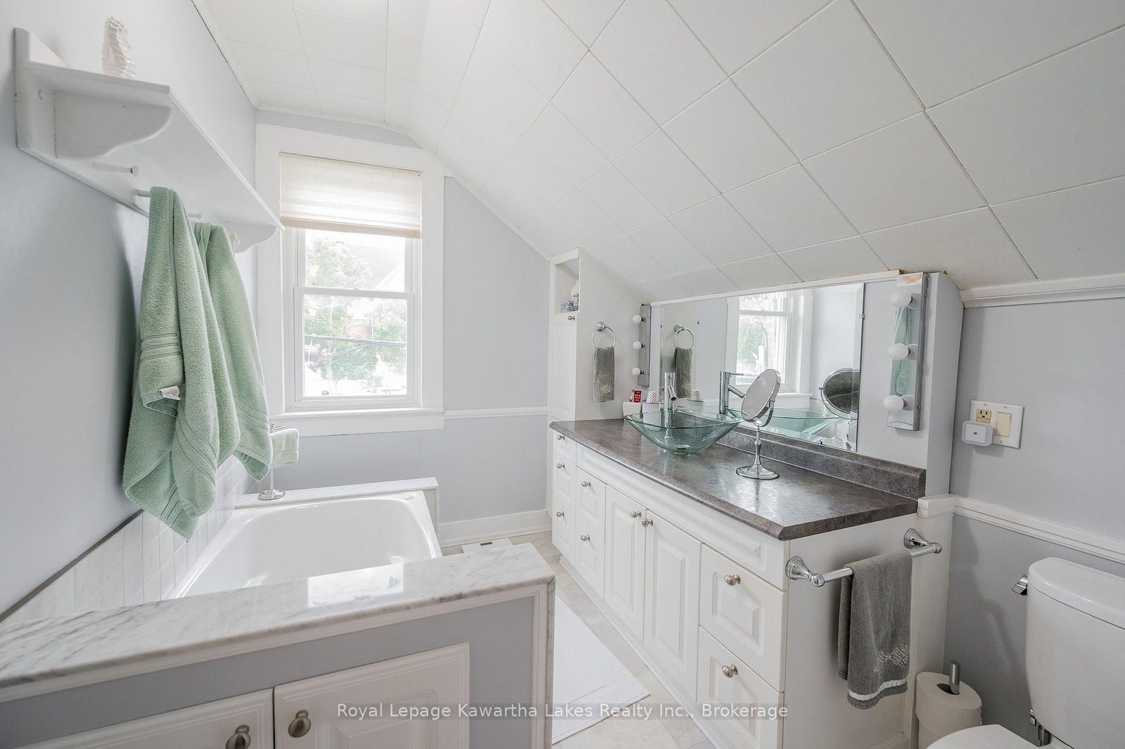 135 Colborne Street • Kawartha Lakes, ON photo 21