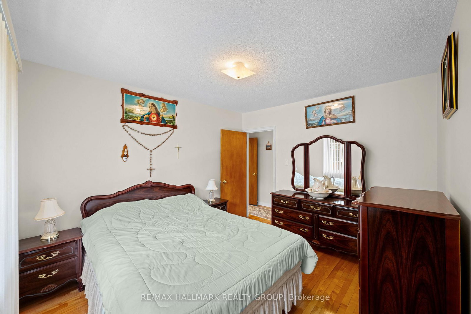 839 WESTON Drive • Ottawa, ON photo 12