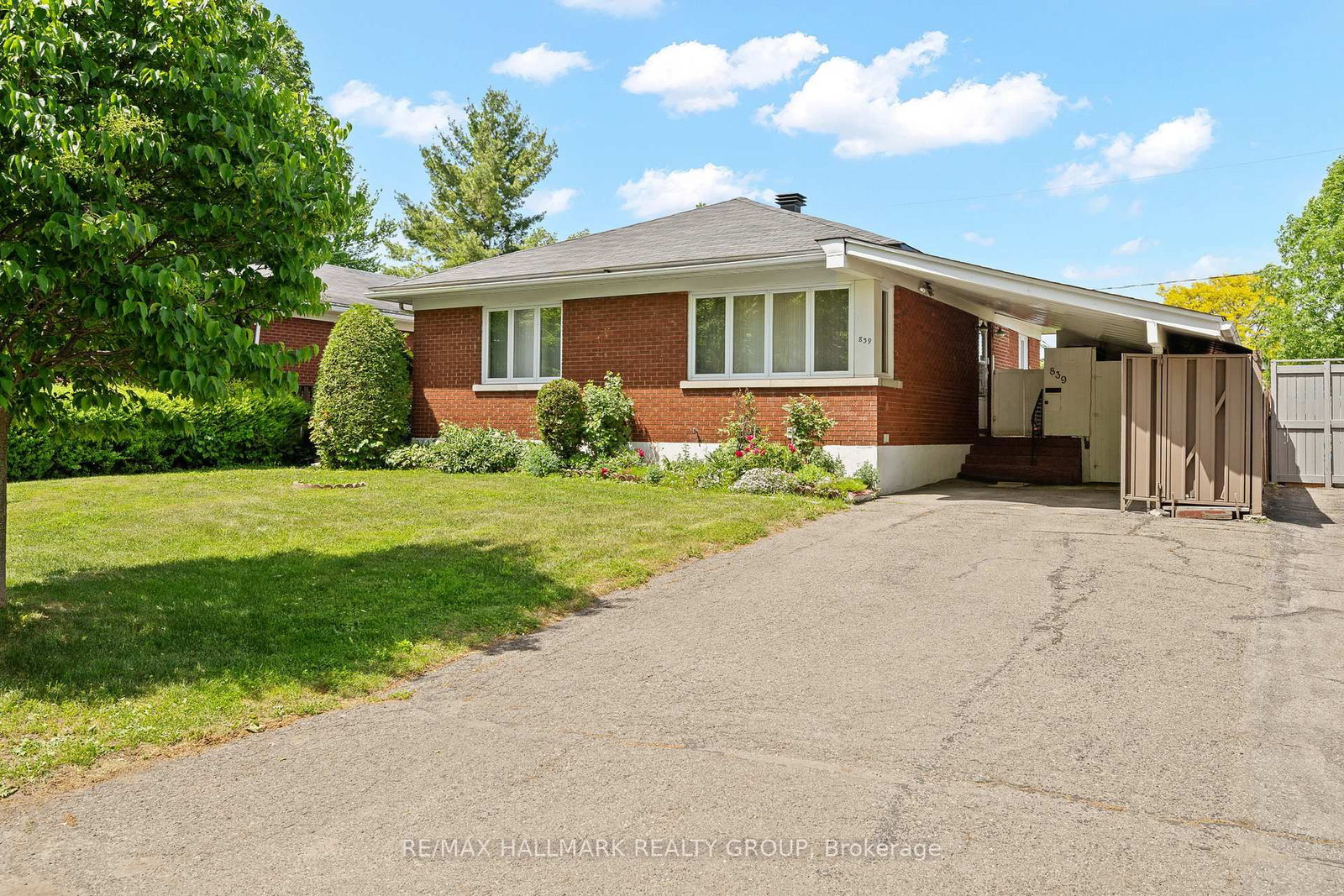 839 WESTON Drive • Ottawa, ON photo 3