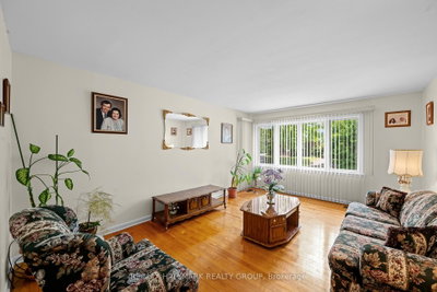 839 WESTON Drive • Ottawa, ON photo 5