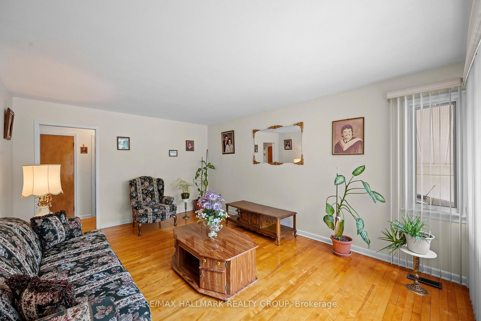 839 WESTON Drive • Ottawa, ON photo 6