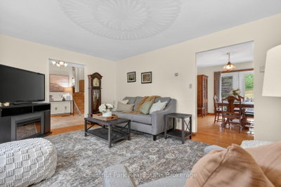 41 Hawthorn Lane — more photos