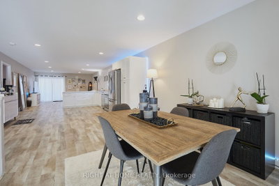 42 Moonstone Crescent — photo 4
