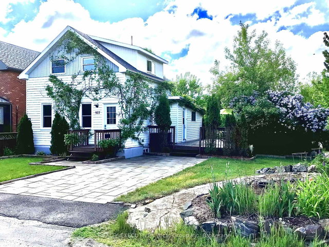 977 Brookes Street