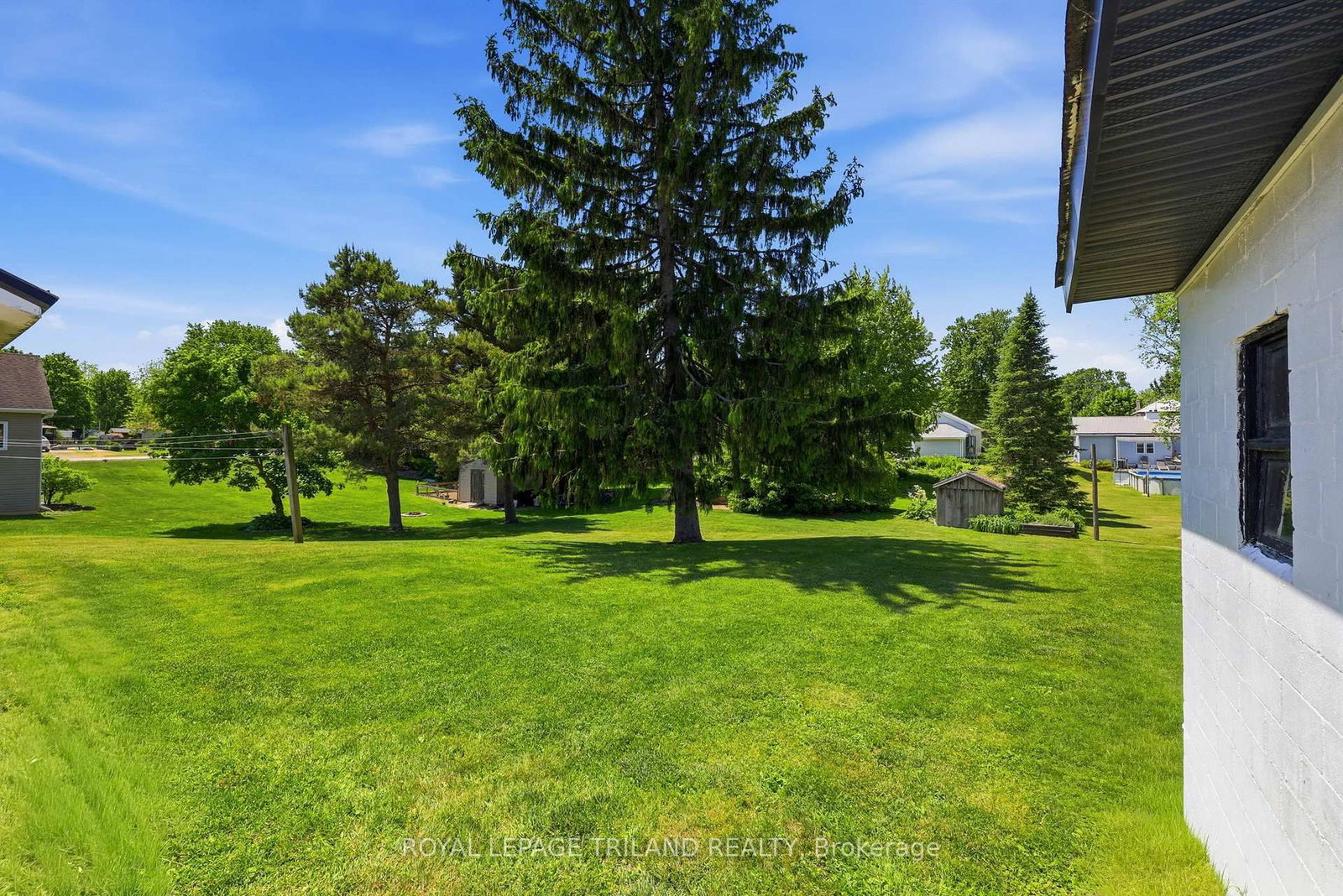 191 ELIZABETH Street • Lambton Shores, ON photo 16