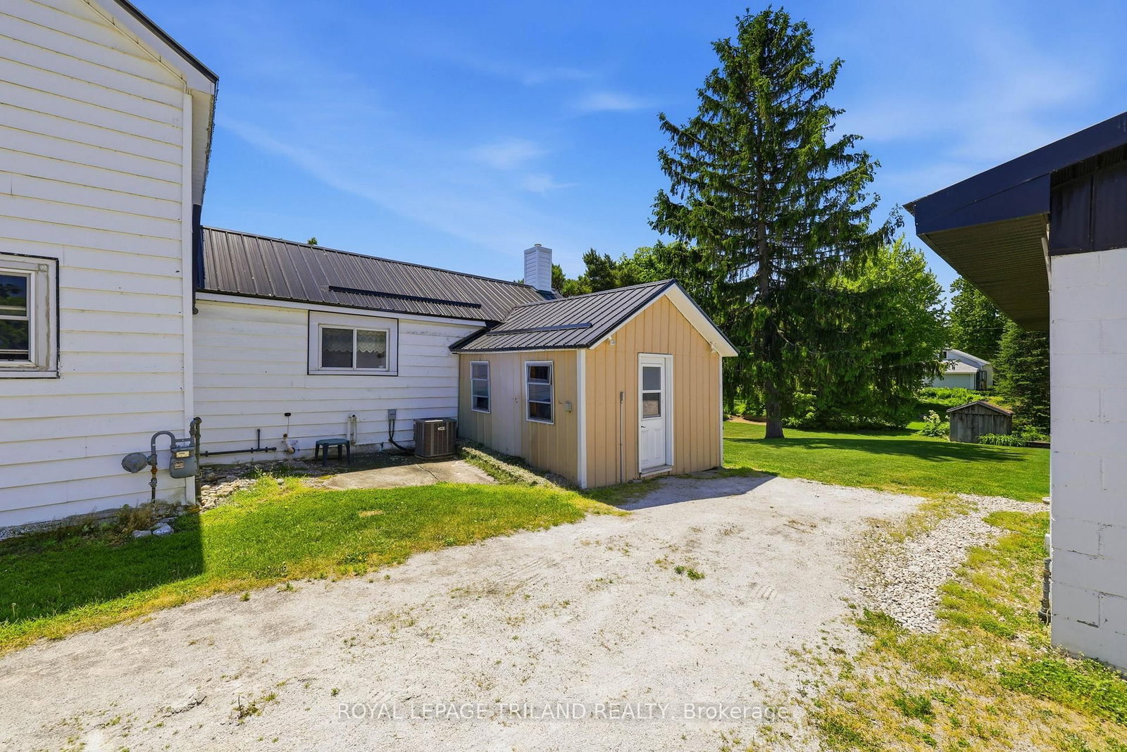 191 ELIZABETH Street • Lambton Shores, ON photo 17