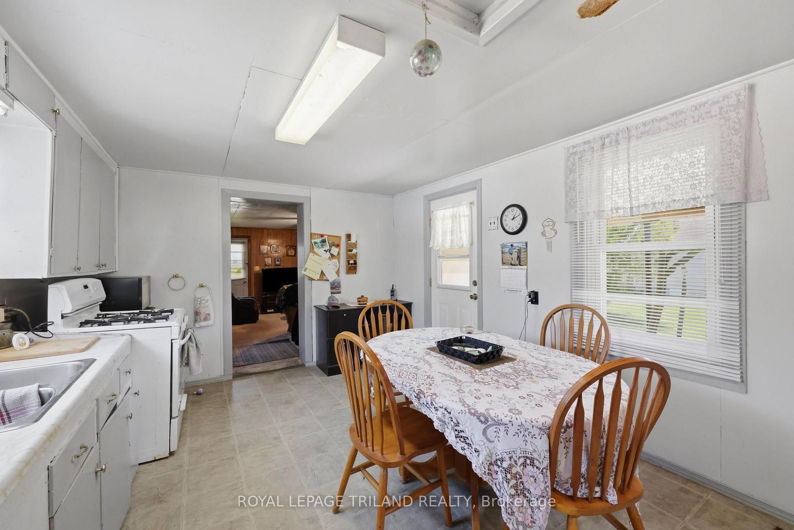 191 ELIZABETH Street • Lambton Shores, ON photo 31