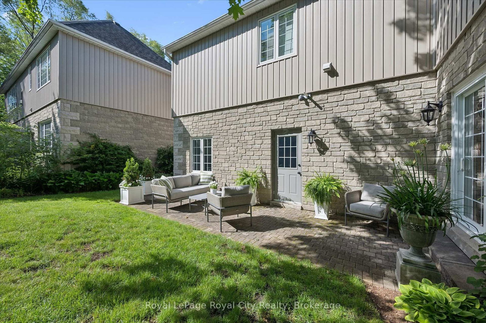 25 MANOR PARK Crescent • #11 • Guelph, ON photo 39
