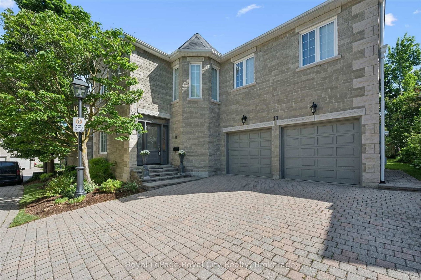 25 MANOR PARK Crescent • #11 • Guelph, ON photo 44