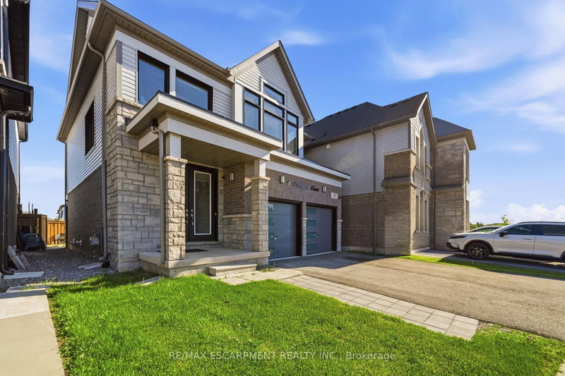 8 Pinnacle Court