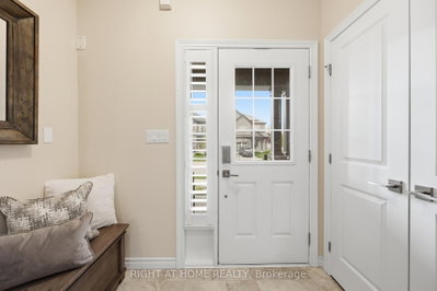 33 Vic Chambers Place — photo 3