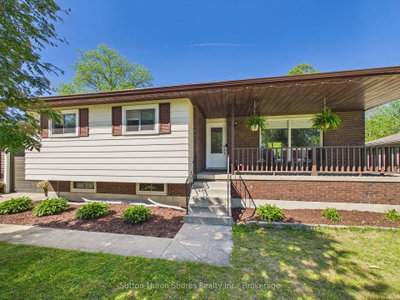 336 Lansdowne Street • Saugeen Shores, ON photo 2