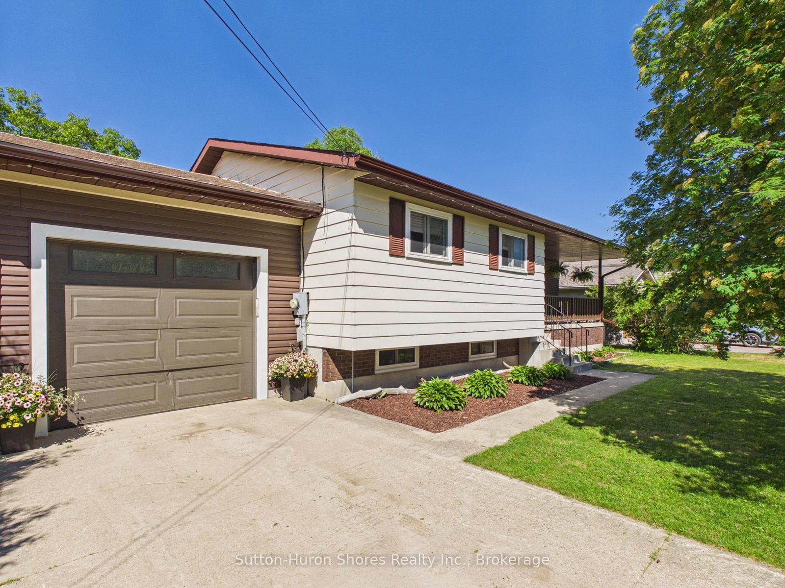 336 Lansdowne Street • Saugeen Shores, ON photo 3