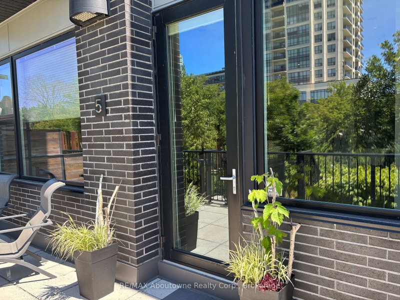 53 Arthur St S photo 3