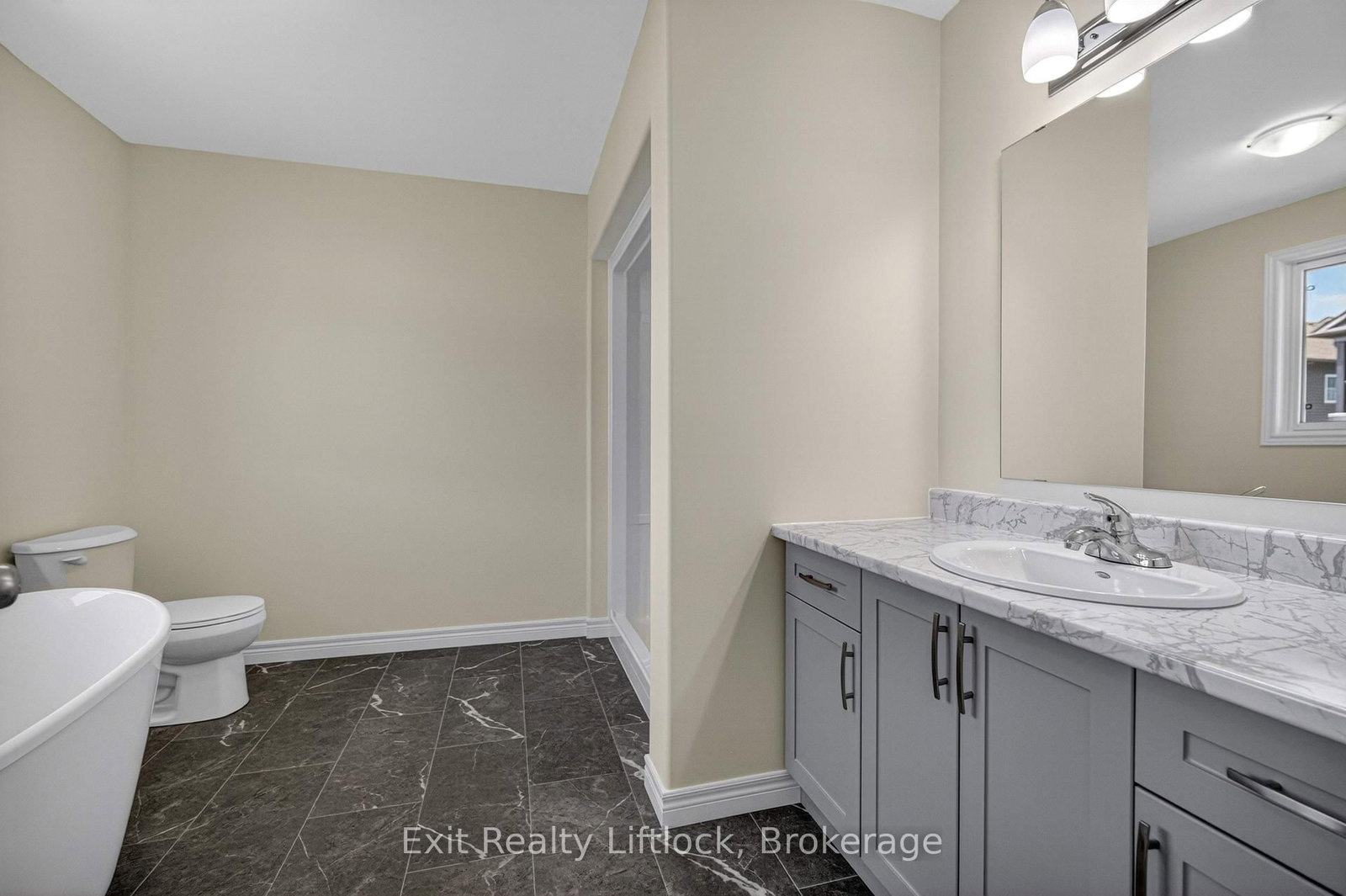 242 O'Neil Street • Peterborough, ON photo 21