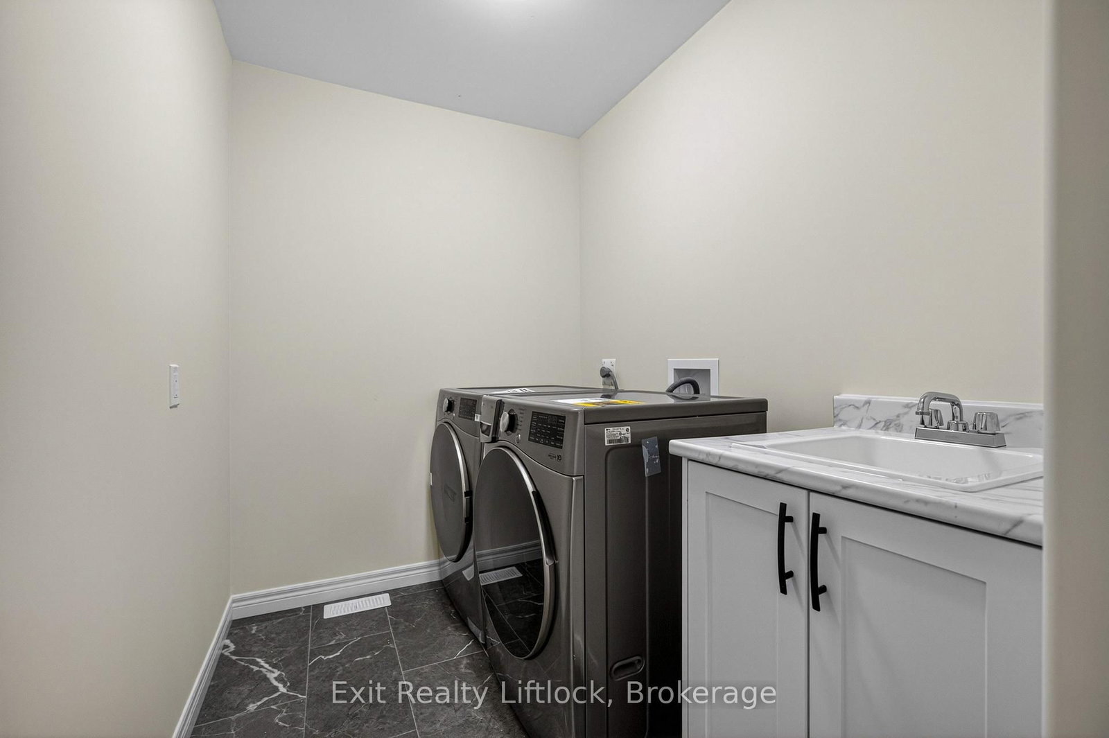 242 O'Neil Street • Peterborough, ON photo 31