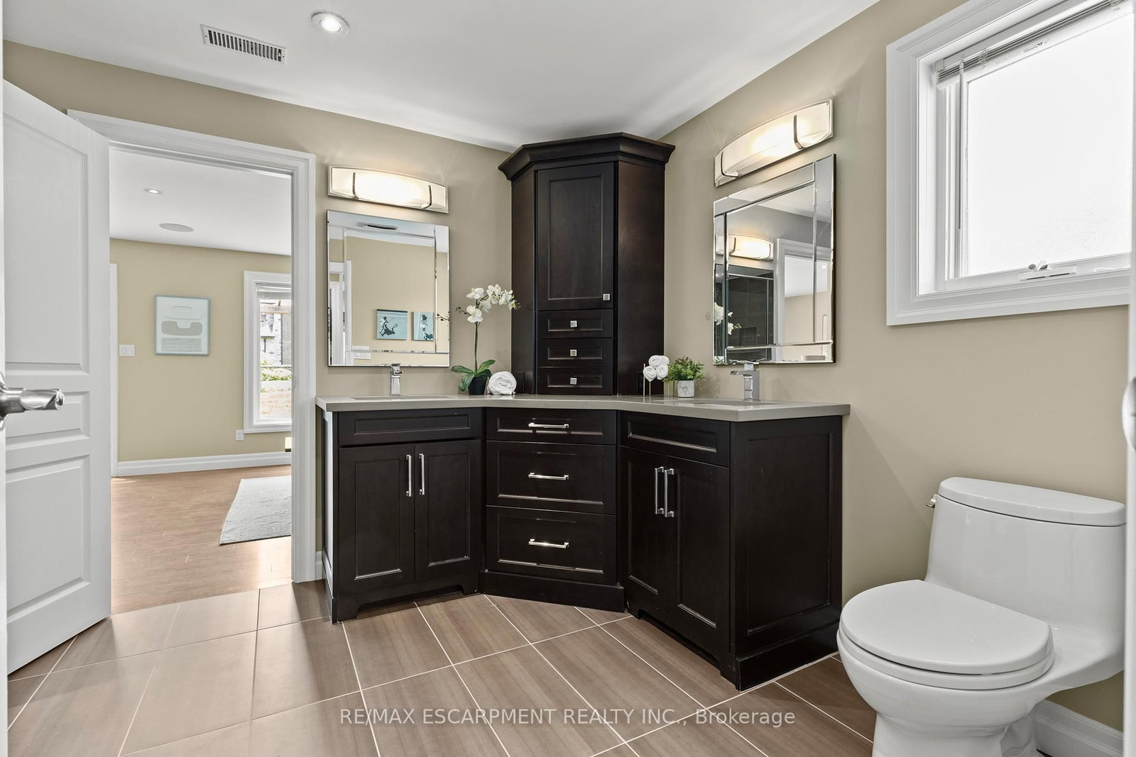 404 Hamilton Drive • Hamilton, ON photo 17