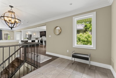 404 Hamilton Drive • Hamilton, ON photo 5