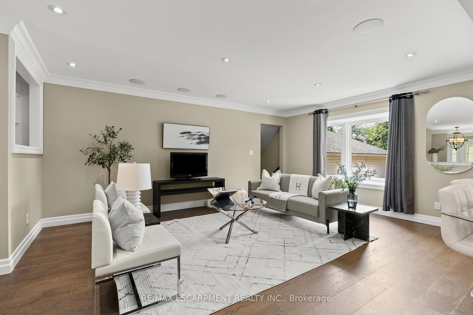 404 Hamilton Drive • Hamilton, ON photo 6