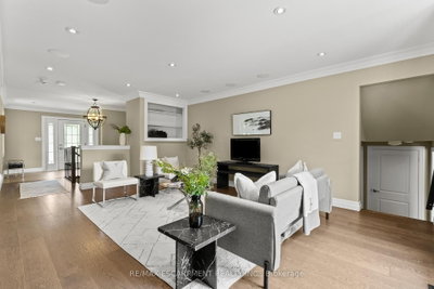 404 Hamilton Drive • Hamilton, ON photo 8