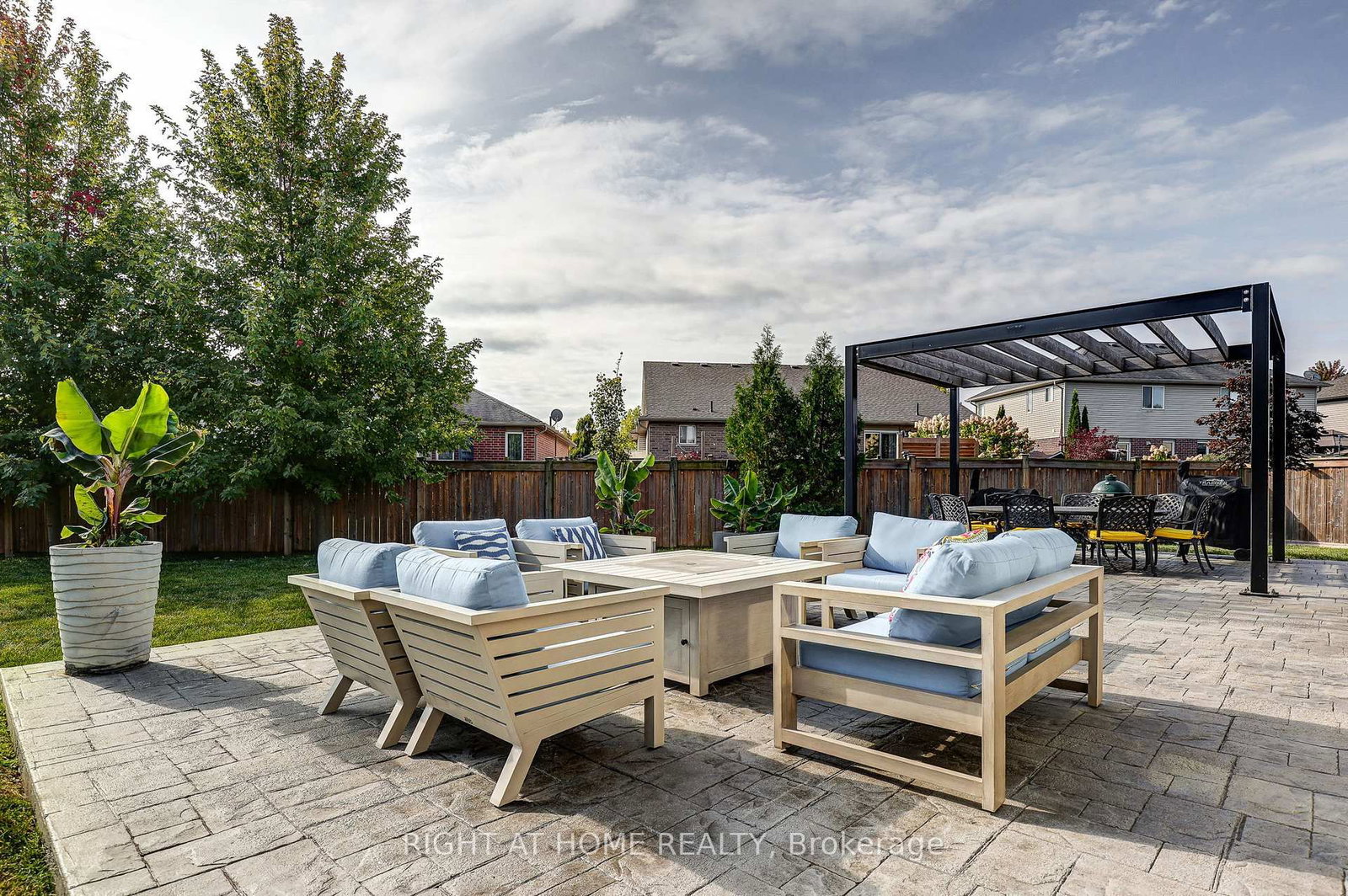 28 Martingale Terrace • St. Thomas, ON photo 5