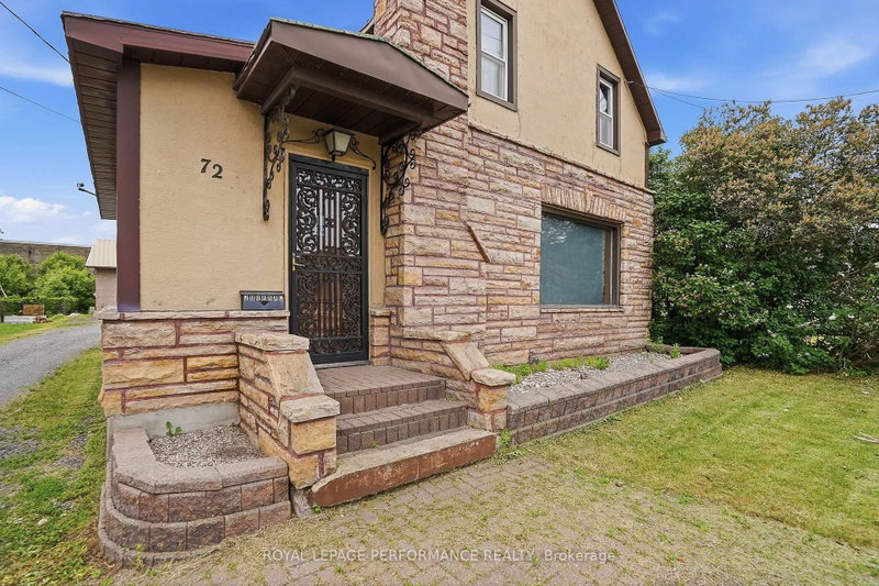 72 Longueuil St photo 5