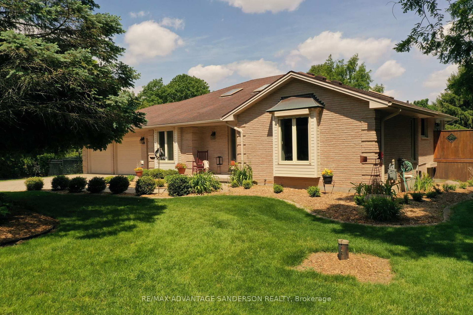 109 Salisbury Drive • Middlesex Centre, ON photo 12