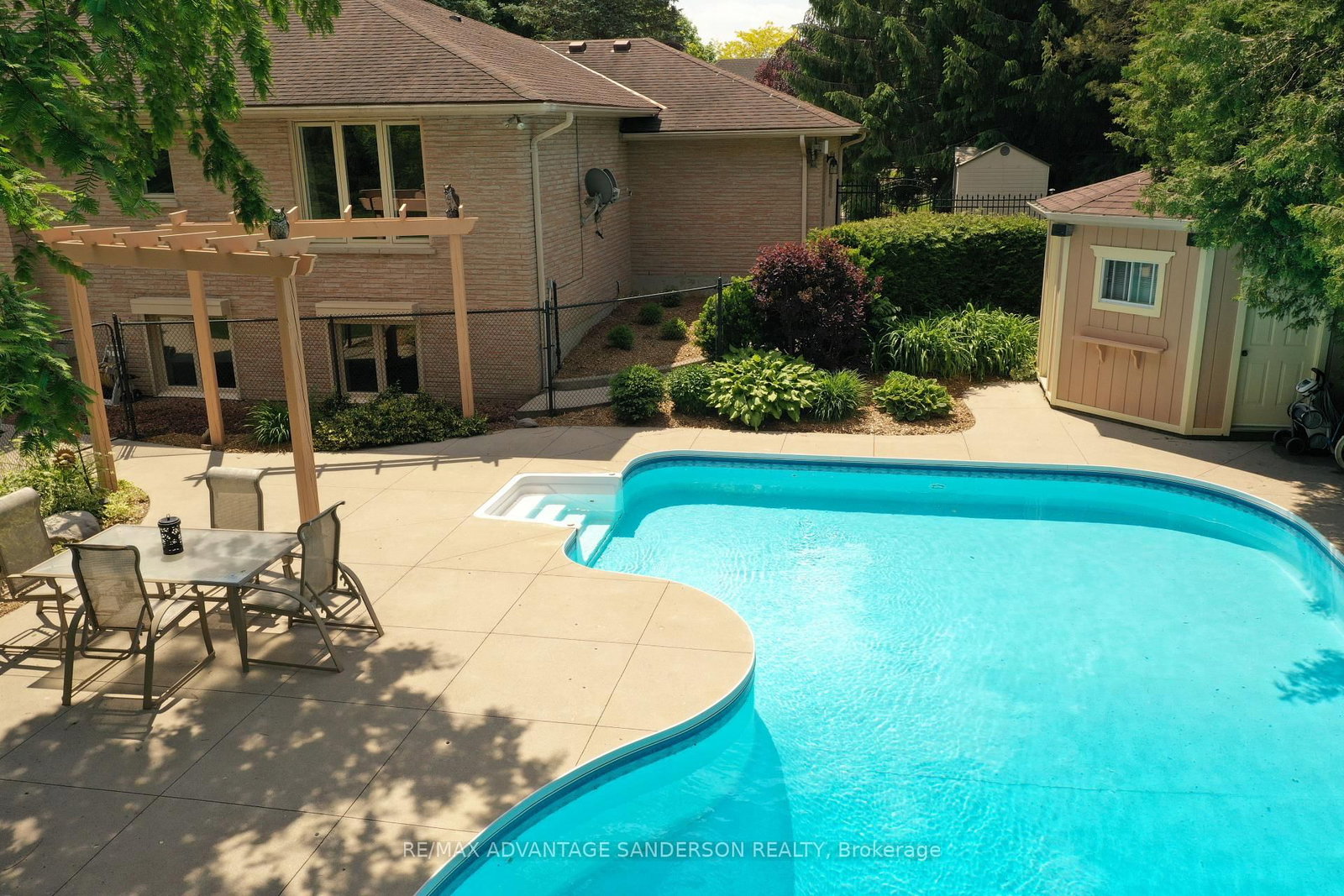 109 Salisbury Drive • Middlesex Centre, ON photo 9