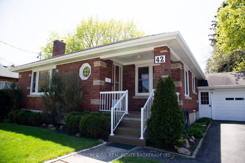 42 Hawthorne Ave photo 4