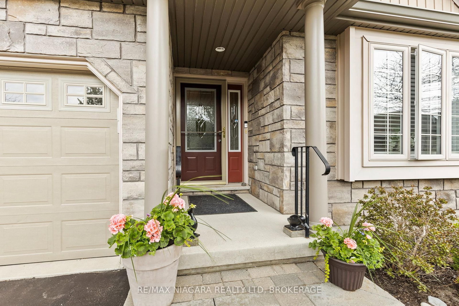 34 Rose Glen Crescent • Niagara-on-the-Lake, ON photo 4