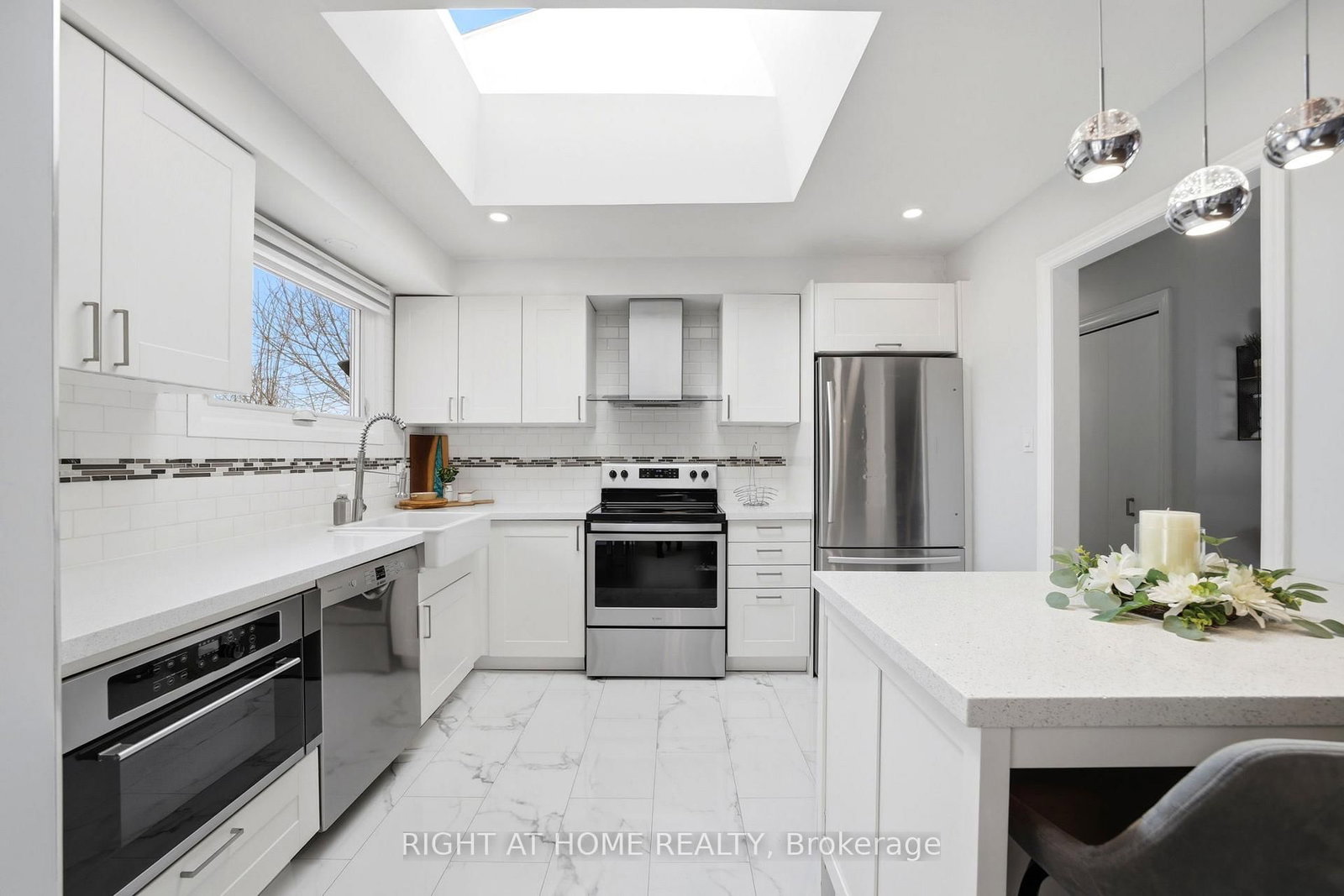 602 WILLOW Road • Guelph, ON photo 10