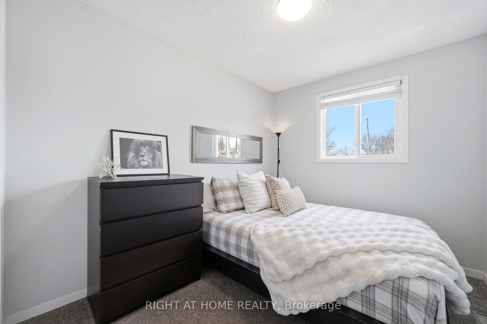 602 WILLOW Road • Guelph, ON photo 16